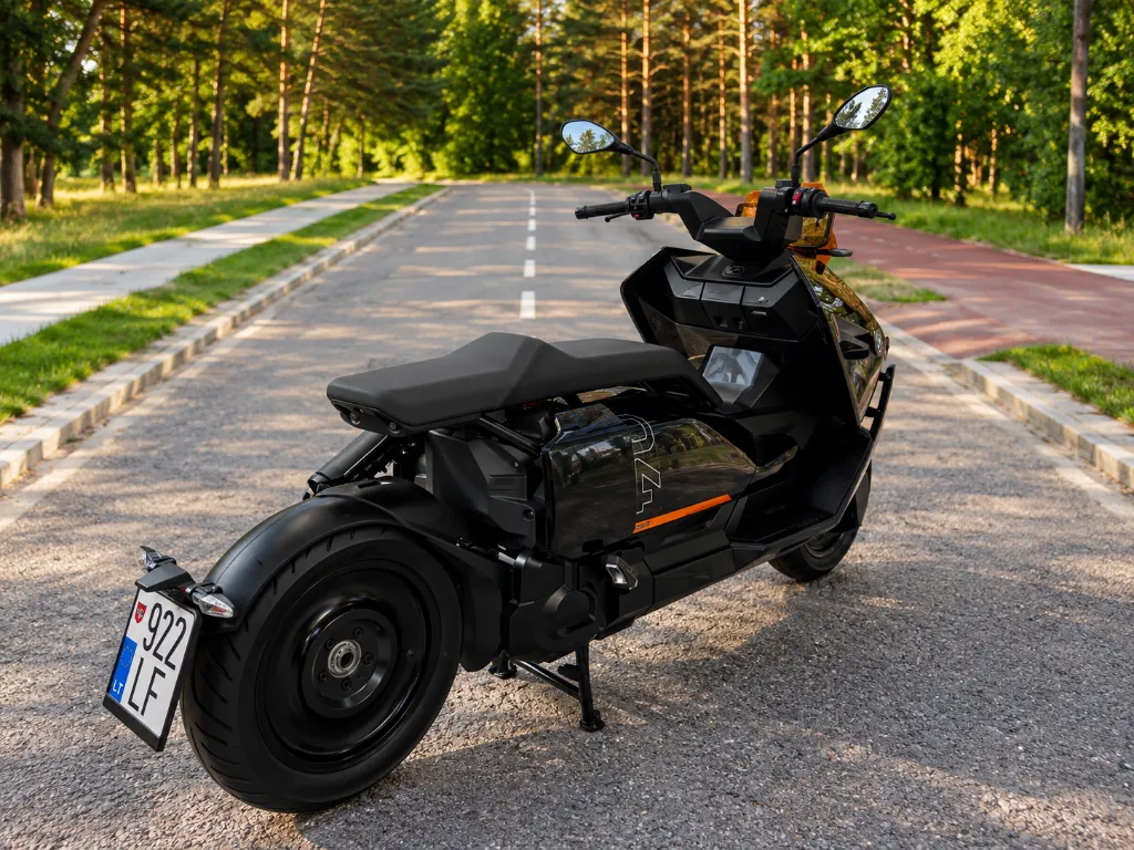 BMW CE 04
