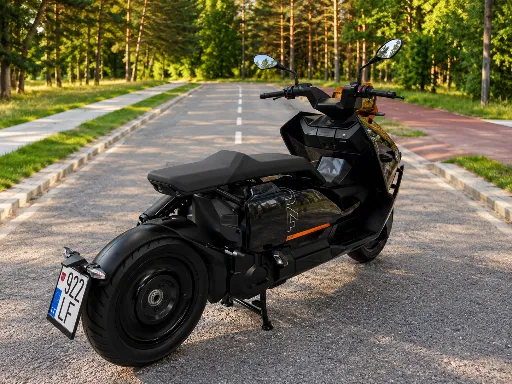 BMW CE 04